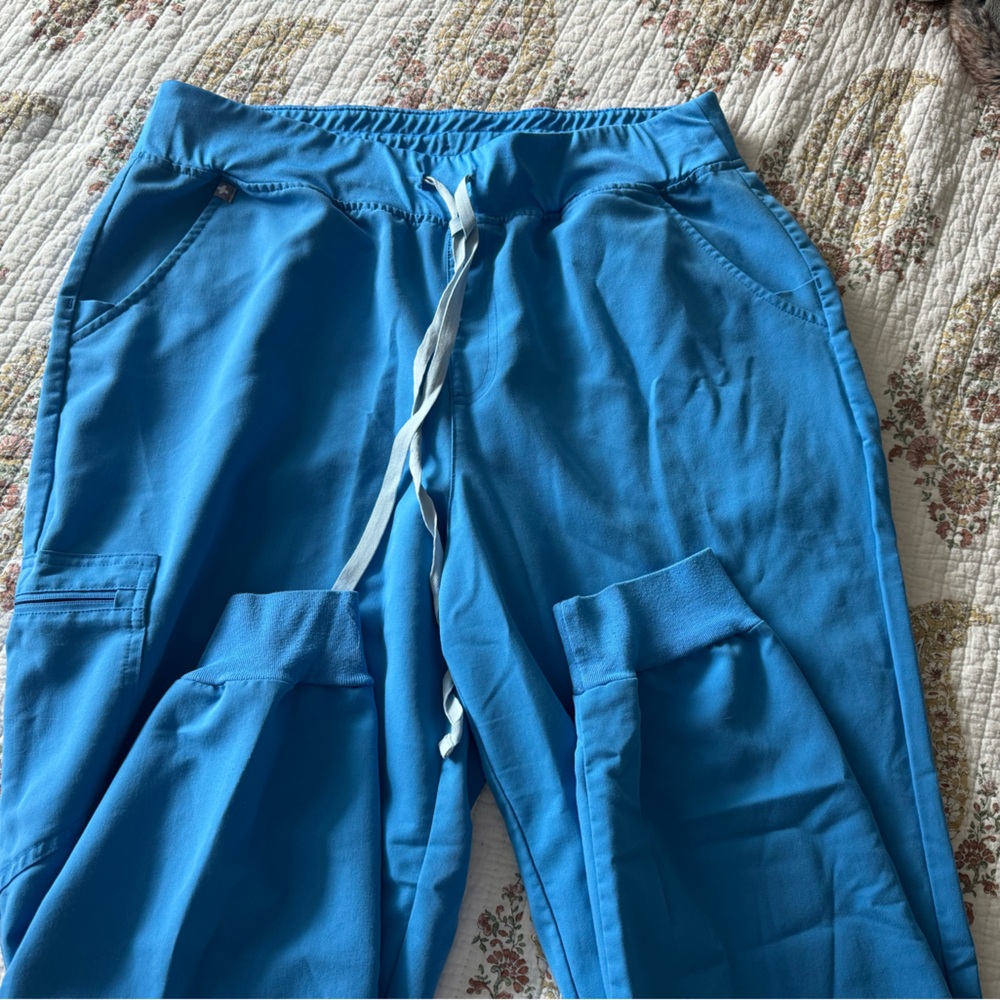 FIGS Top & Bottoms. High Waisted Jogger Scrub Pants - XL - Tall / Top - L